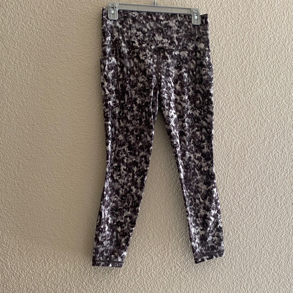 FUN PRINT Athleta Legging SZ M